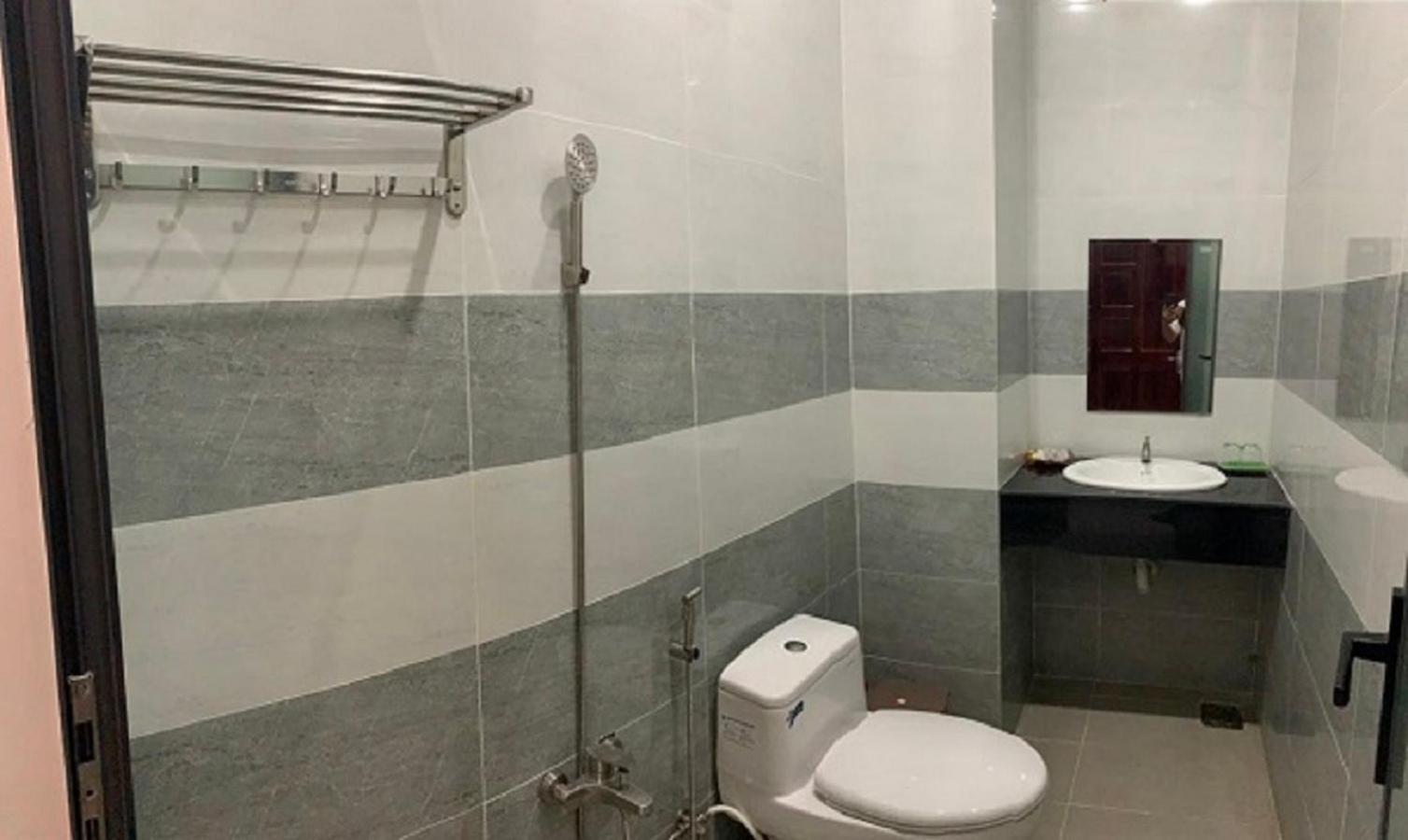 Hotel Khach San Hoang Kim Bac Lieu Exterior foto
